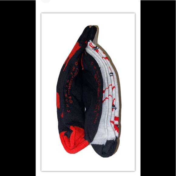 IT Pennywise Crew Socks 2 Pair Men 6-12 Gray Black Red Clown Horror Killer Float - Picture 8 of 12